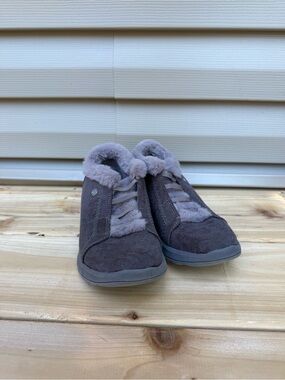 Plush-Lined Slip-On boots in Gray